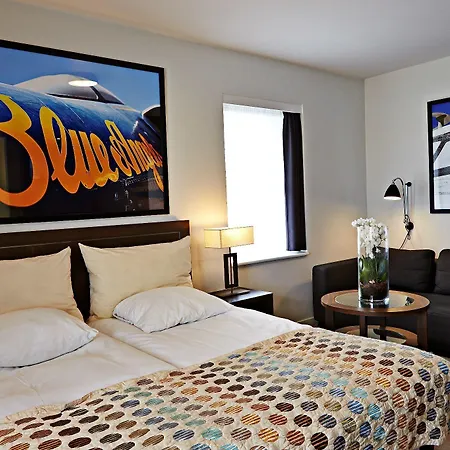 Svanen, Small Danish & Bw Signature Collection 4*