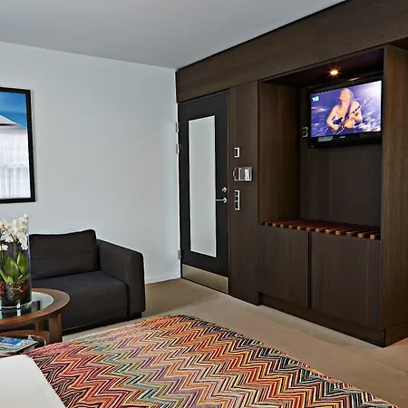 Svanen, Small Danish & Bw Signature Collection 4* Billund