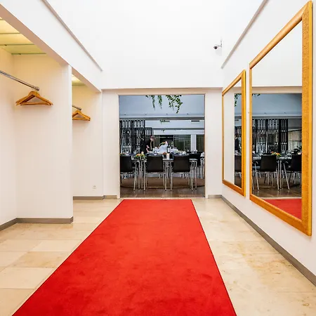 Svanen, Small Danish & Bw Signature Collection Hotel Billund