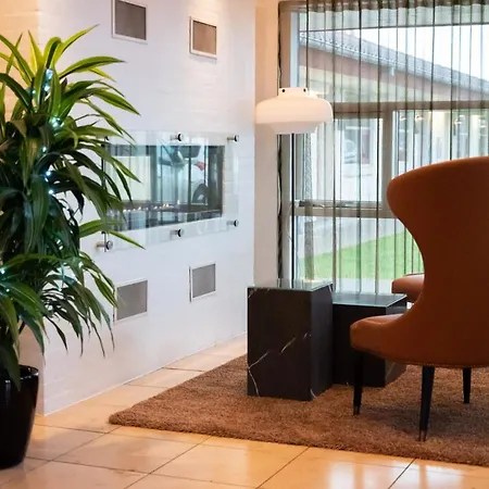 Svanen, Small Danish & Bw Signature Collection Billund