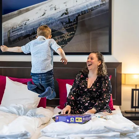 Svanen, Small Danish & Bw Signature Collection