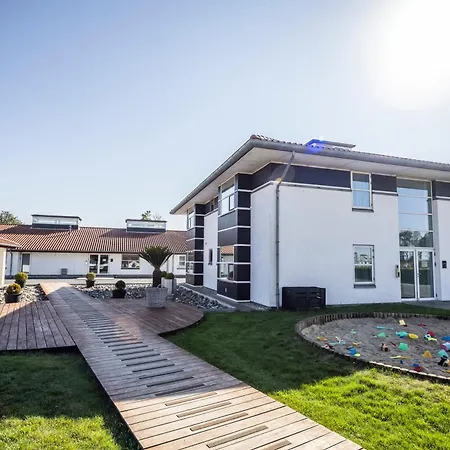 Svanen, Small Danish & Bw Signature Collection 4* Billund