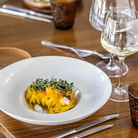 Hotel Svanen, Small Danish & Bw Signature Collection