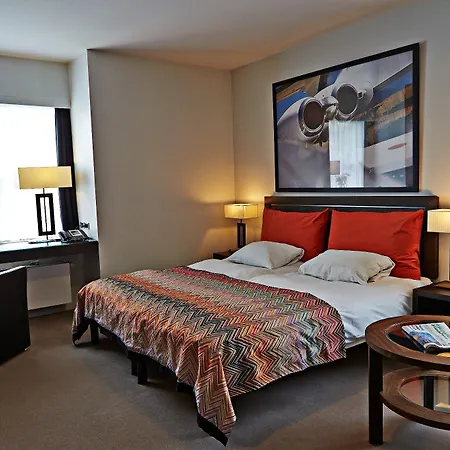 Svanen, Small Danish & Bw Signature Collection 4* Billund